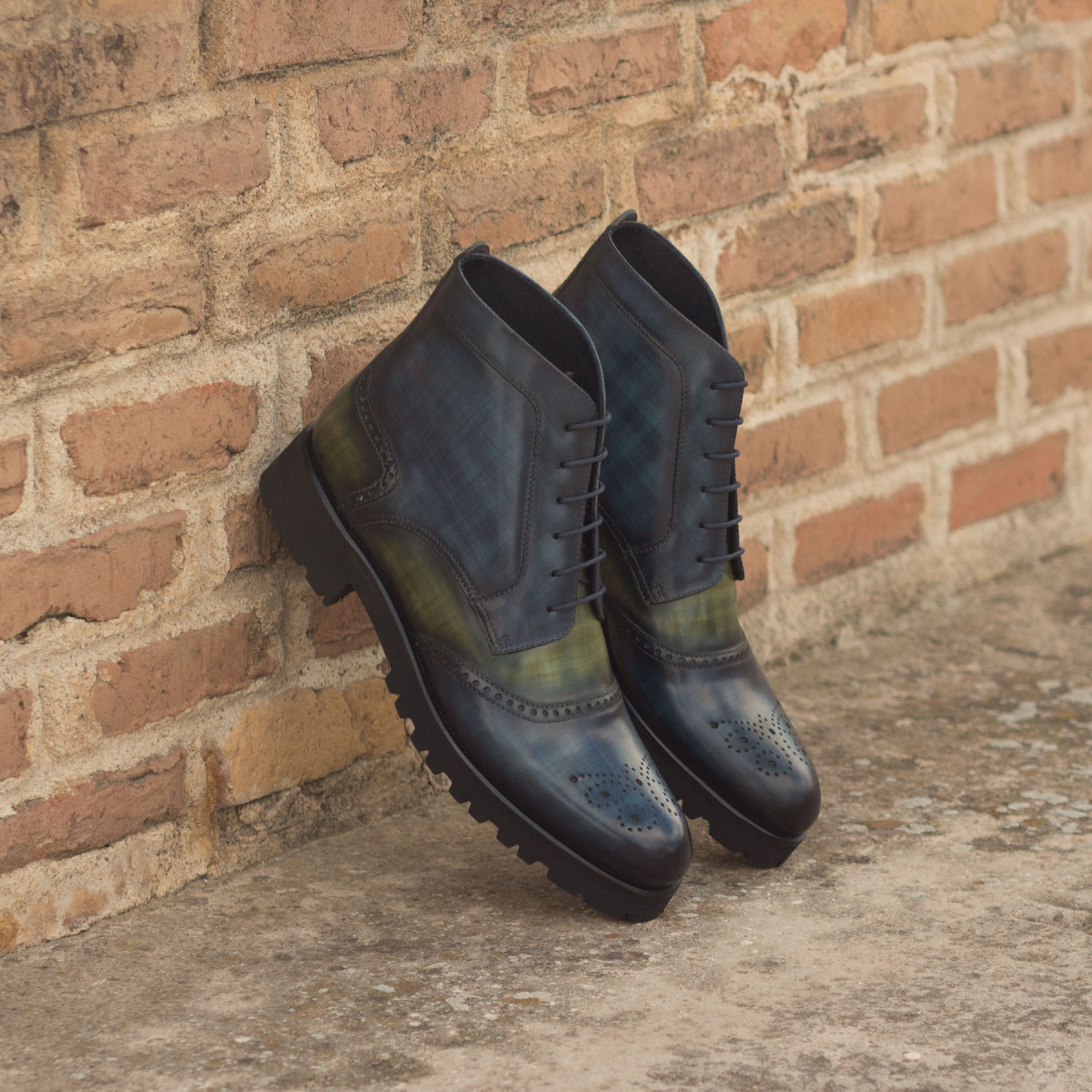 Model: Lace Up Brogue Boot Woman